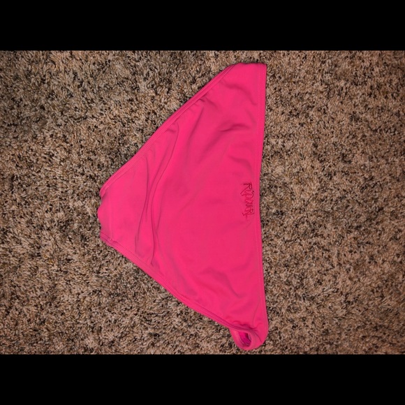 🦋 Pink bikini bottoms! - Picture 2 of 2